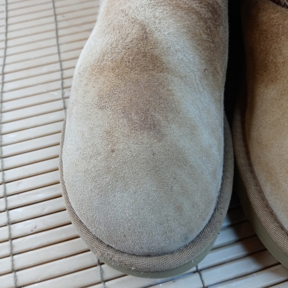 UGG Bailey Button Chestnut Brown Suede Sheepskin Lined Boots Women's 6 1016226. - Picture 5 of 10